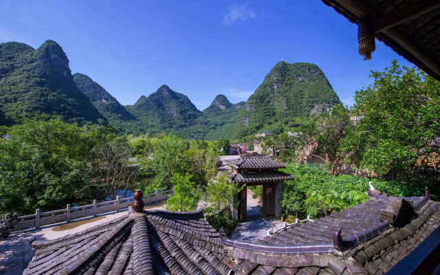 Yangshuo Scenic Mountain Retreat