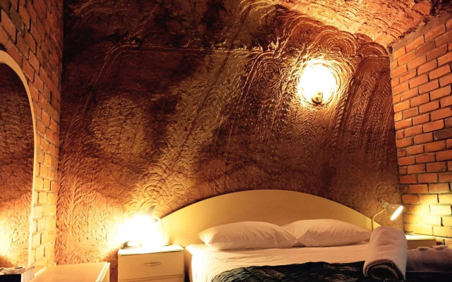 The Lookout Cave Underground Motel