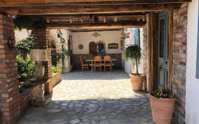 Paul's Fantasia Boutique Suites