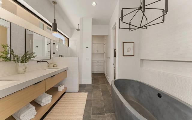 Luxury Beachside 7 Bedroom Home