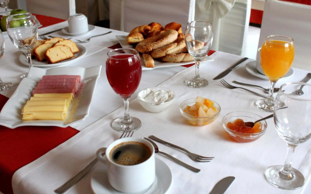 Famissi Eden Hotel