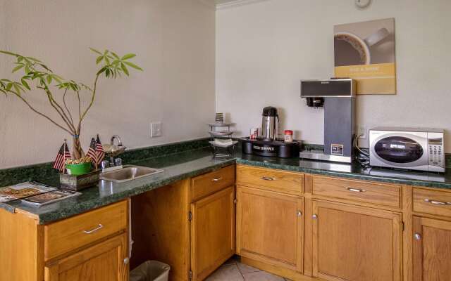 Motel 6 Rossford, OH