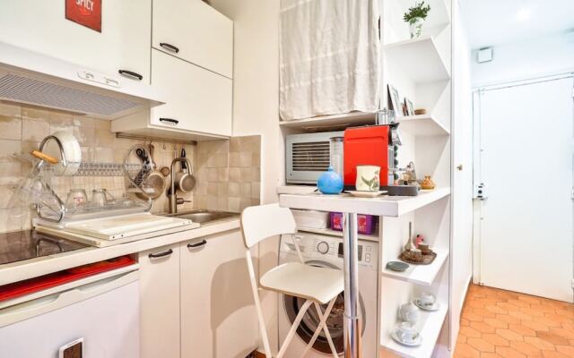 Charming 2 Room Apartment Near Square Louise-michel