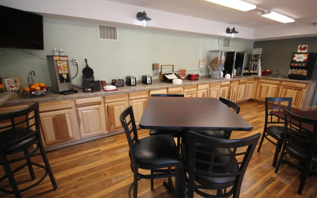 Blackstone Lodge & Suites