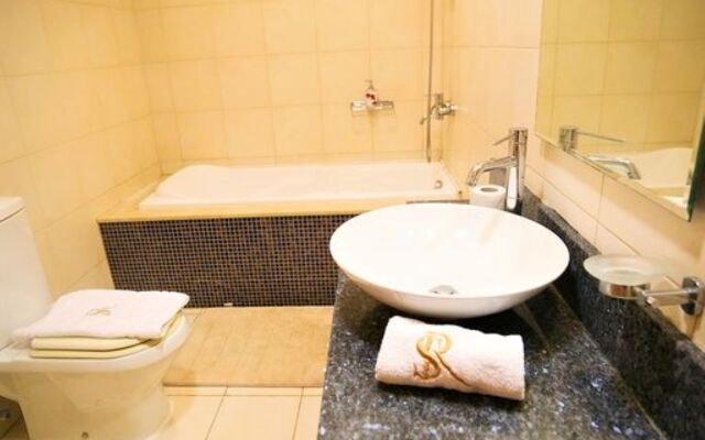 Stunning Beach front 1 bedroom at the palm