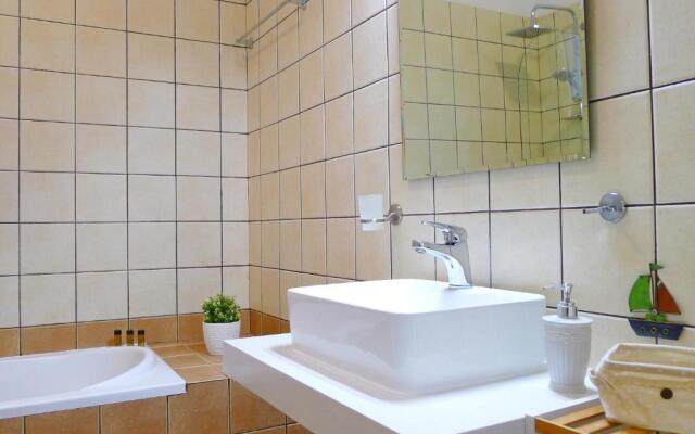 Maria & Manos Guest House, Agios Onoufrios beach