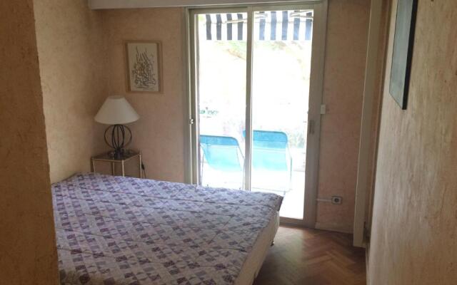 Grand 2 pièces, résidence de standing à Juan-les-pins