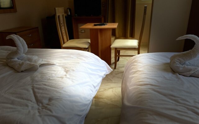 Grand Pyramids View Guesthouse