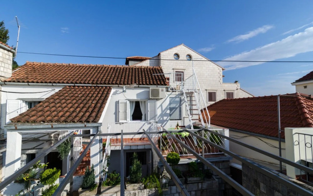 White Wave Guest House