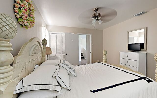 19 Hilltop House by RedAwning