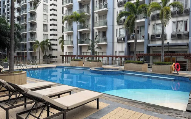 Newport Stay Walk to Naia T3