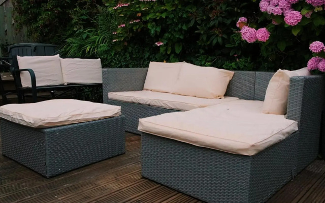 Commanders Cabin parking for 1 car