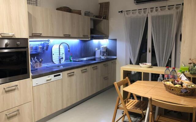 Classy lux apt w/ sea view, garden, parking