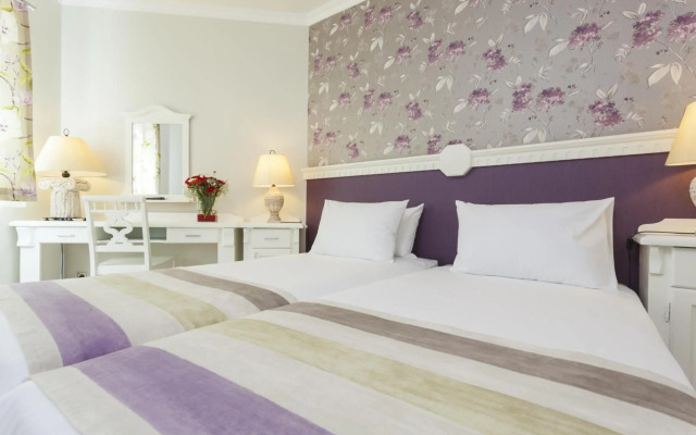 İz Flower Side Beach Hotel