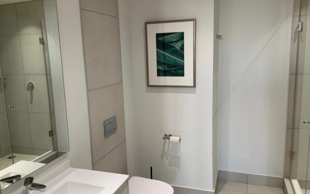 5 Star Elegant Apartments, Ellipse Waterfall City, Johannesburg