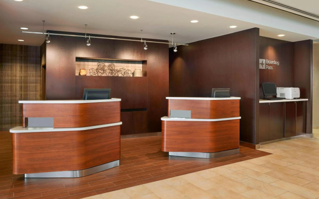 Courtyard by Marriott Kingston Highway 401/Division Street