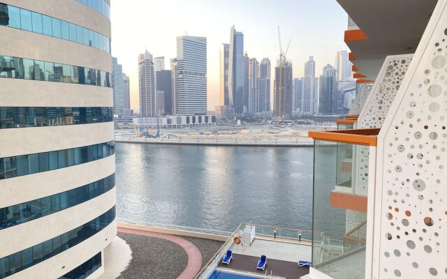 Lux BnB 2BD Canal Views Business Bay