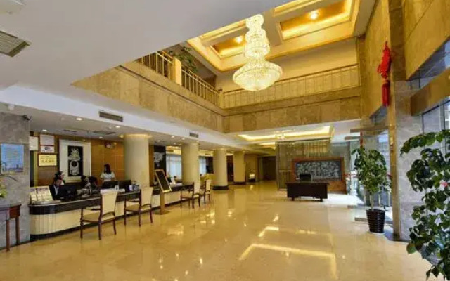 Qian Shan Holiday Hotel