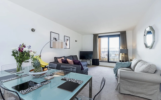 Deluxe Kensington Apartment With Balcony