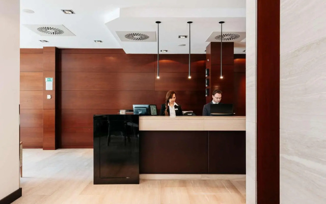 LATROUPE Grand Place Hostel