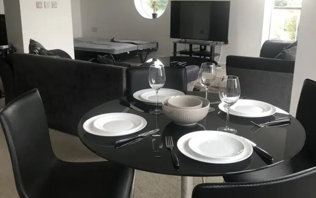 33 Bittern House (apartment)