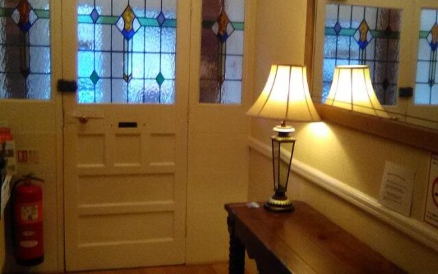 Anchor b & b