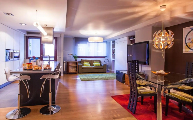 Piso moderno, céntrico y con garaje gratis