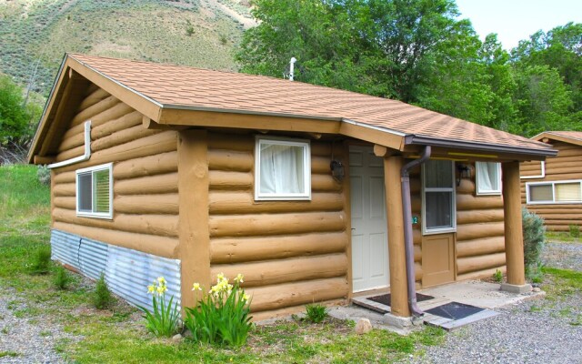 Yellowstone Hot Spring Cabins