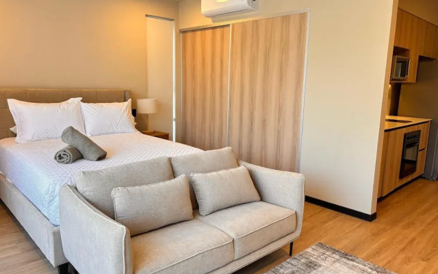 BEE Suites San José - Santa Ana