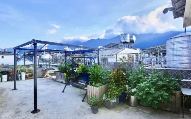 Cloud Dream And Flowers Hotel