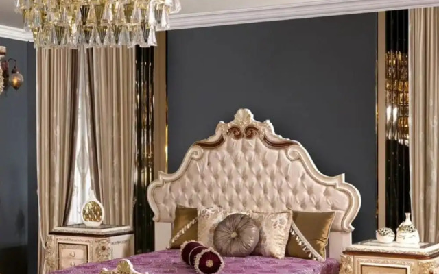 Empress Palace Hotel