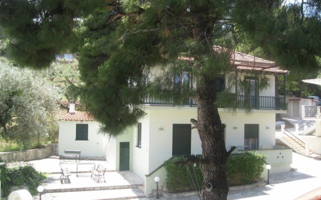 Pefkos Studios and Apartments