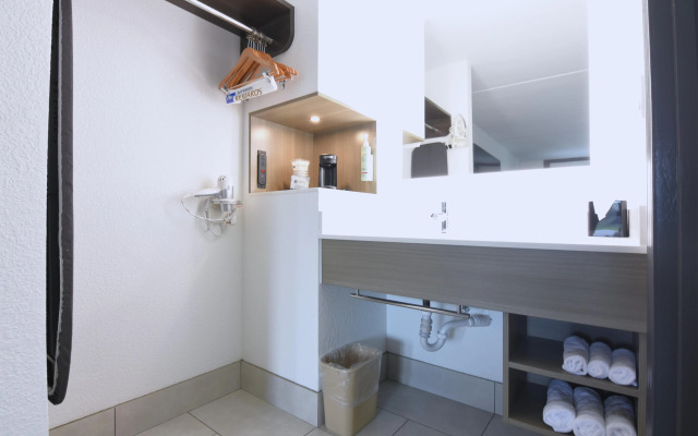 Best Western Point South