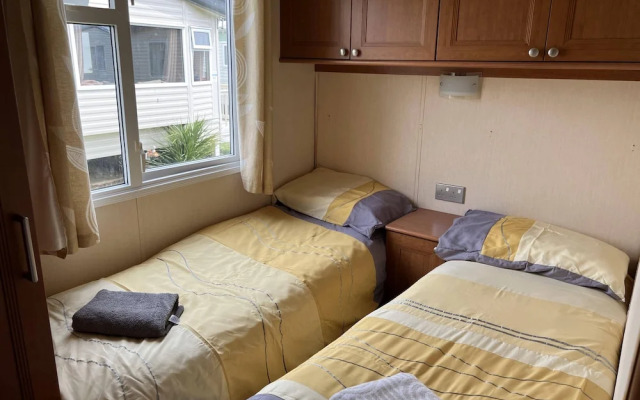2 Bedroom Caravan at Heacham Beach With Decking