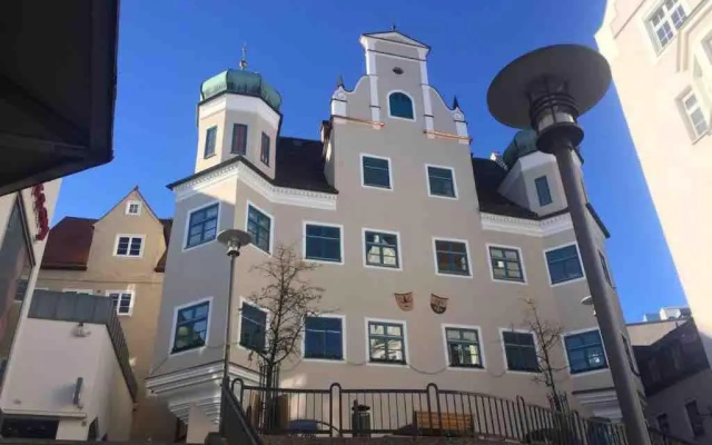 Room in Apartment - Schlafen Wie Prinzessinnen In Kemptens Schlosschen