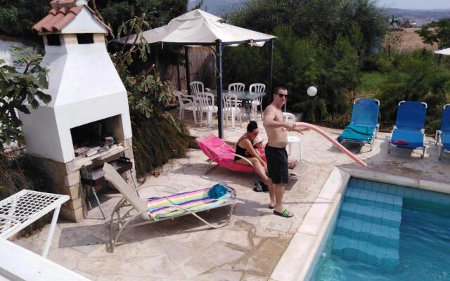 "lovely six Bedroom Villa in Coral Bay ."