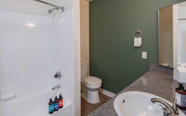 Cozy 2BR Heated Pool 219 by Wanderjaunt