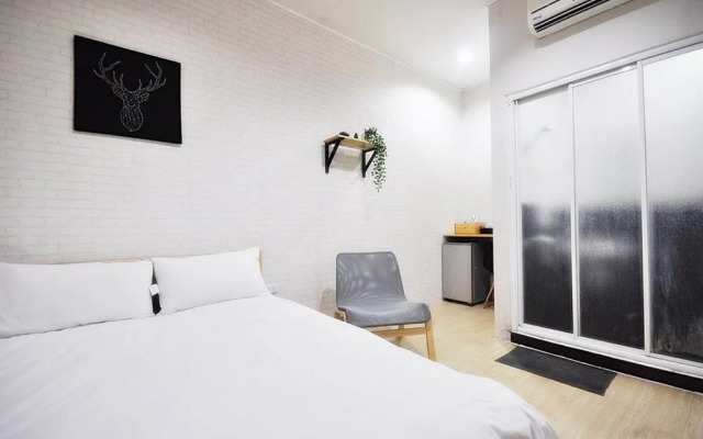 Travelers Little House 2