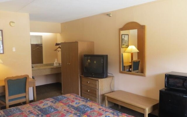 Super 7 Inn - Dallas