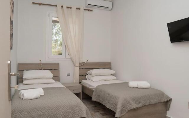 PIERINA HOUSE (by the Tsilivi beach)