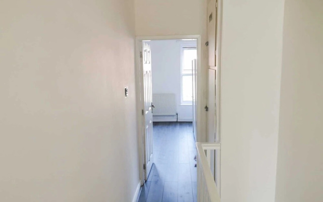 Charming 4-bed House in Manchester