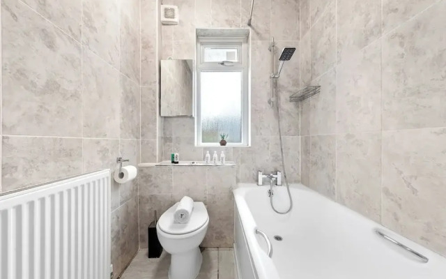 Amazing 3-bed Flat in Golders Green Near Station