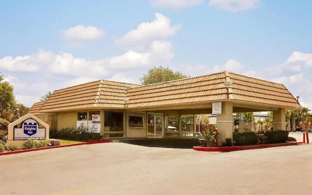 Knights Inn - Palmdale CA
