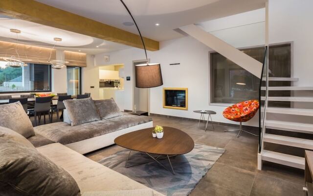 Beachfront Villa Azzurro With Pool