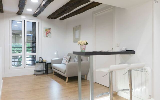 Luxurious and Spacious Brand-new Apartment in Old Town