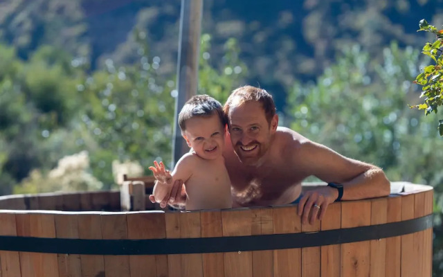 Cabañas entre montañas con tinajas calientes