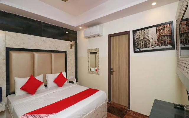 OYO 26161 Plazzo Inn