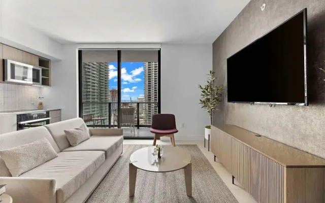 Luxury 2br-2bth Balcony Pool
