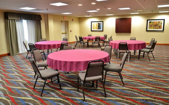 Holiday Inn Express & Suites Center Township by IHG