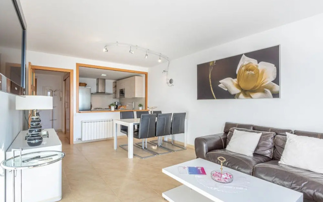 Apartment With sea Views With 3 Bedrooms and Pool